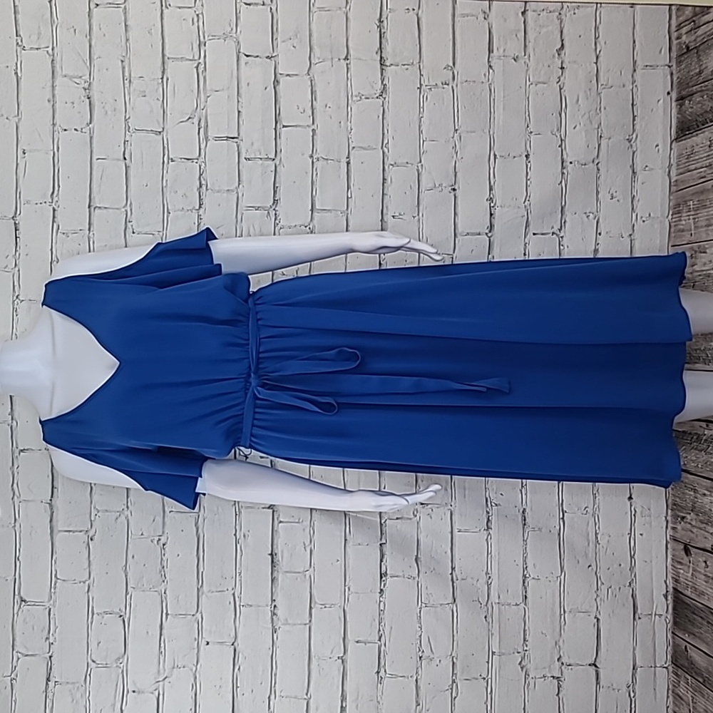 Ann Taylor Flowy Relaxed Cold Shoulder V-Neck Tie Waist Midi Dress in Anika Blue